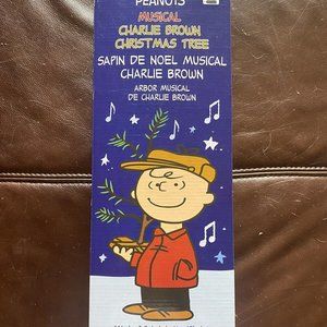 PEANUT'S MUSICAL CHARLIE BROWN CHRISTMAS TREE (MISSING CHRISTMAS BALL)